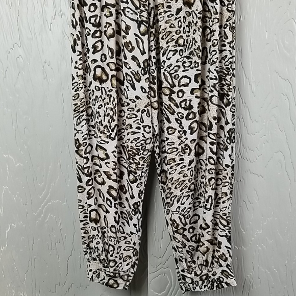 ANIMAL PRINT..baggy cropped/ankle pants - Picture 7 of 8